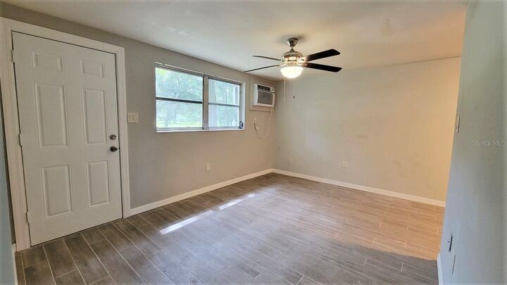Property Photo: 5320 Pine Street B FL 33584
