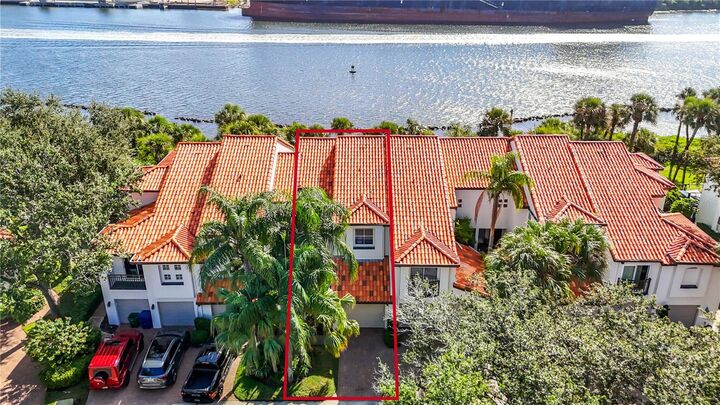 Property Photo:  1119 Shipwatch Circle  FL 33602 