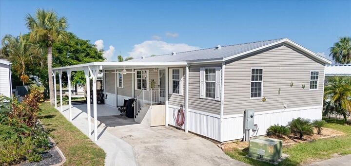 Property Photo: 3127 Bayside Parkway FL 33982