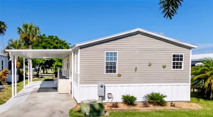 Property Photo:  3127 Bayside Parkway  FL 33982 