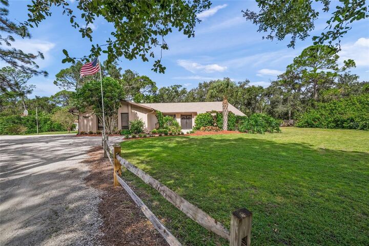 Property Photo: 4682 Stone Ridge Trail FL 34232