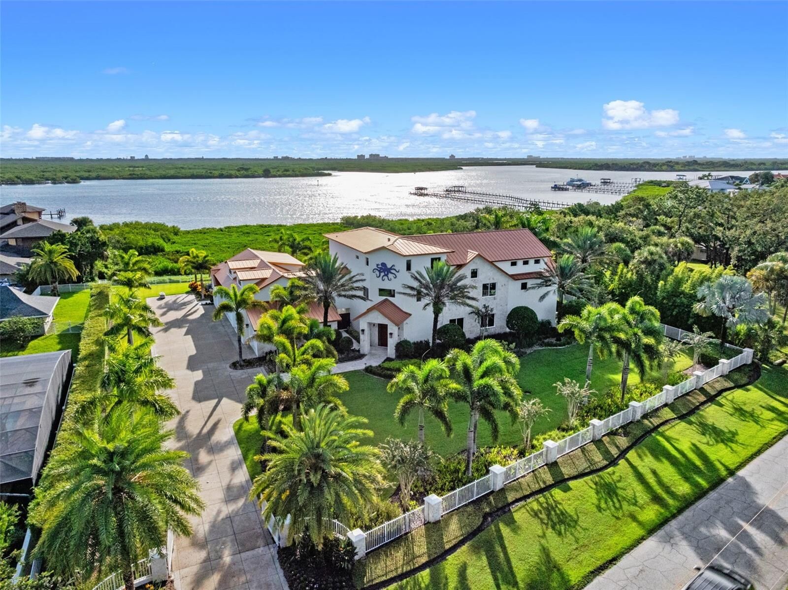Property Photo: 1511 S Riverside Drive FL 32168