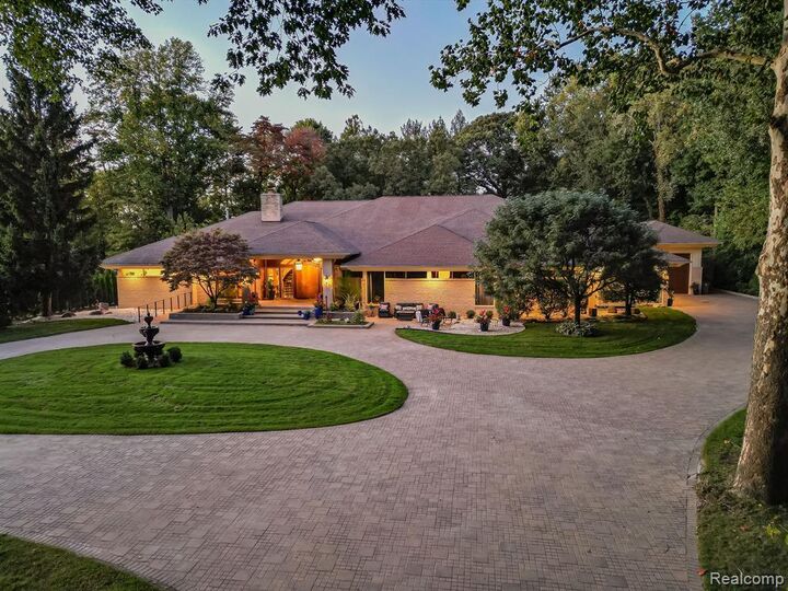 Property Photo: 17477 Iris Circle MI 48036 2057