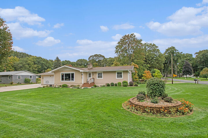 Property Photo:  2809 Farr Road  MI 49415