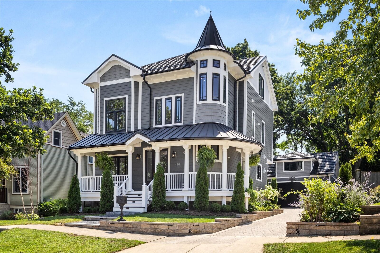Property Photo:  424 E Maple Avenue  IL 60525 