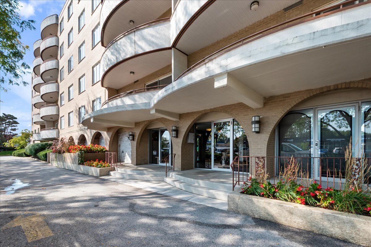 Property Photo: 6400 N Cicero Avenue 410 IL 60712