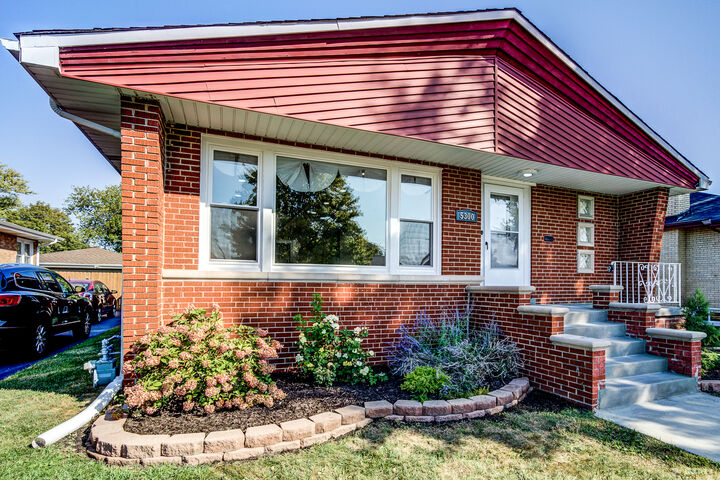 Property Photo:  5300 Oakdale Drive  IL 60453 