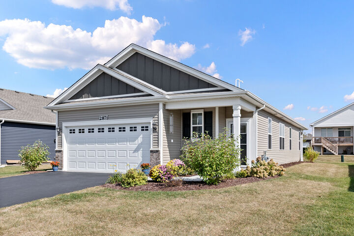 Property Photo: 2871 Harnish Drive IL 60102