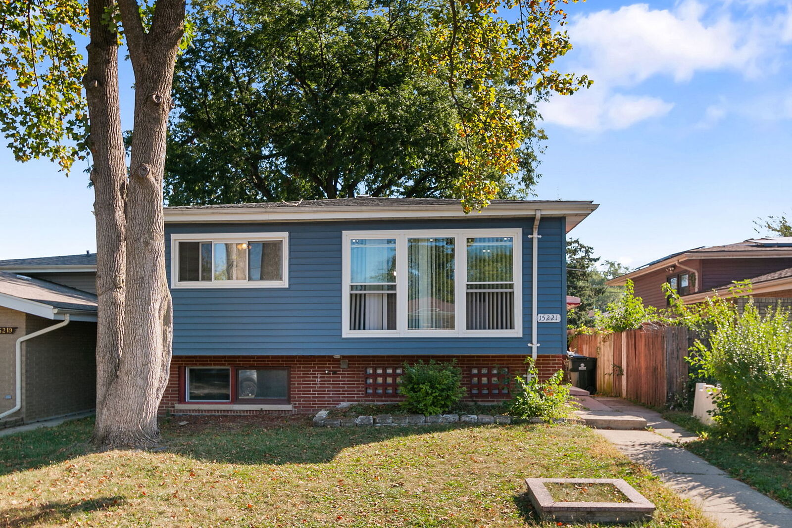 Property Photo: 15221 Oak Street IL 60419