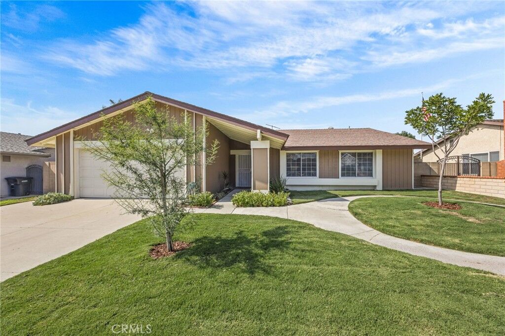 Property Photo: 317 E Meadowbrook Avenue CA 92865
