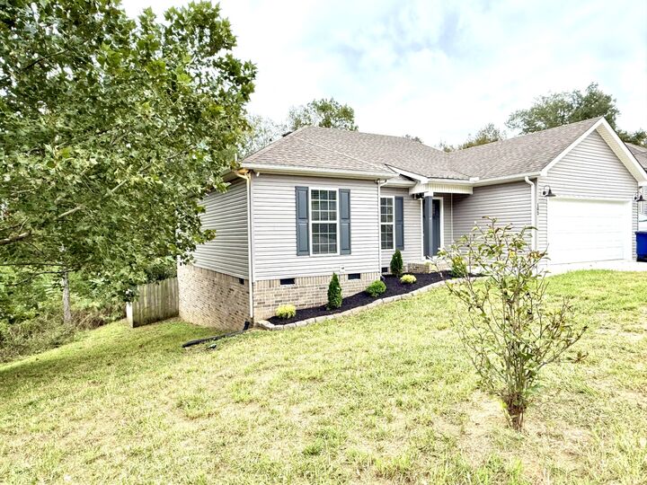 Property Photo:  102 Doak St  TN 37160 