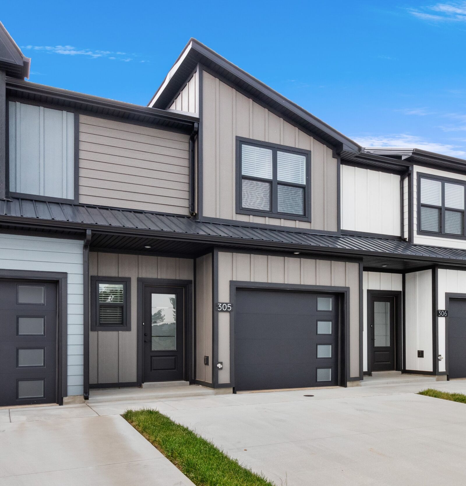 Property Photo:  305 Jonathan Wade Circle  TN 37043