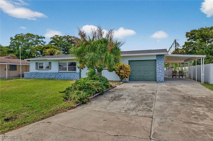 Property Photo: 2613 Cartegena Avenue FL 33905