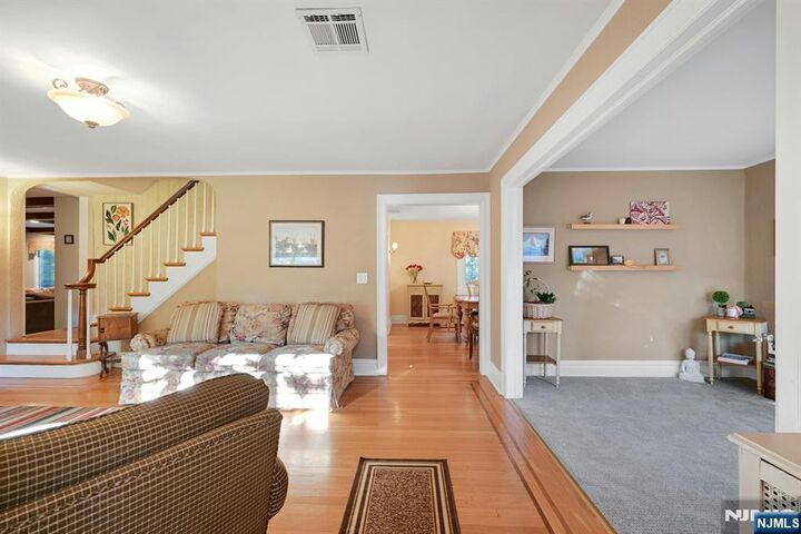 Property Photo:  20 Northwood Avenue  NJ 07627 
