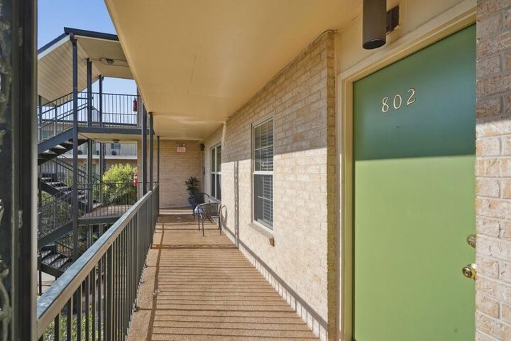 Property Photo:  2708 Whitney Place 802  LA 70002