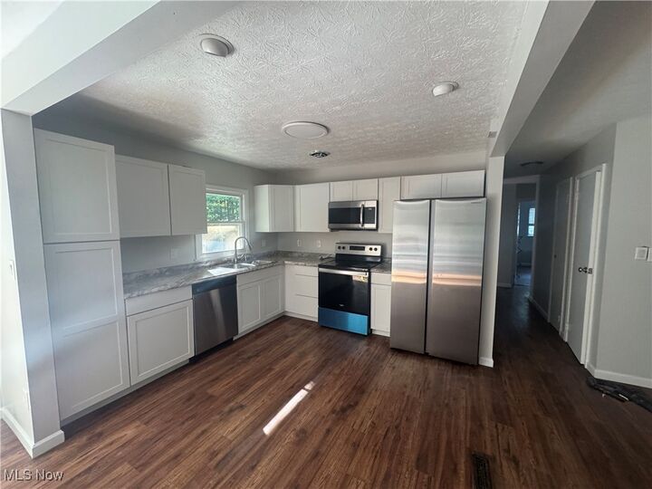 Property Photo: 414 Wheelock Drive OH 44484