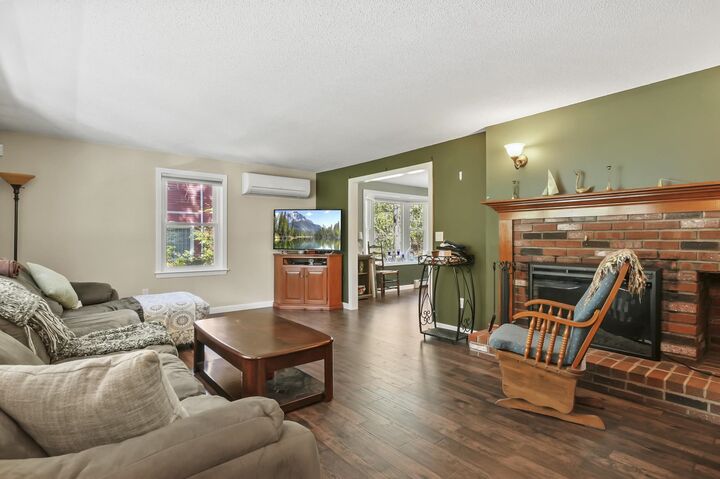 Property Photo: 16 King Henry Drive NH 03053