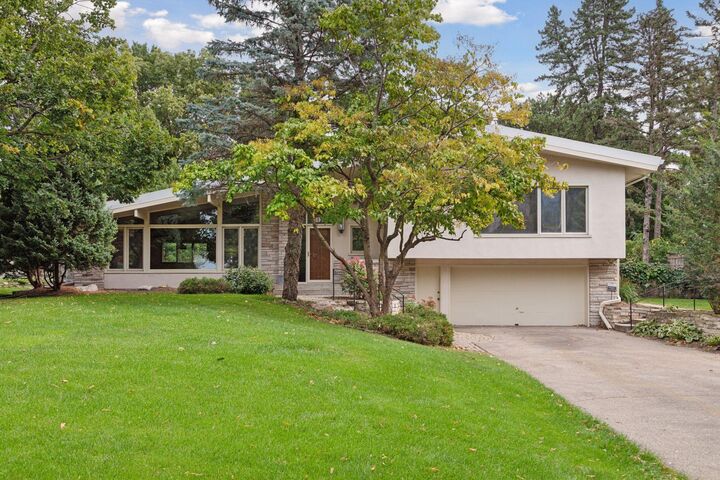 2135 Lower Saint Dennis Road  Saint Paul MN 55116 photo