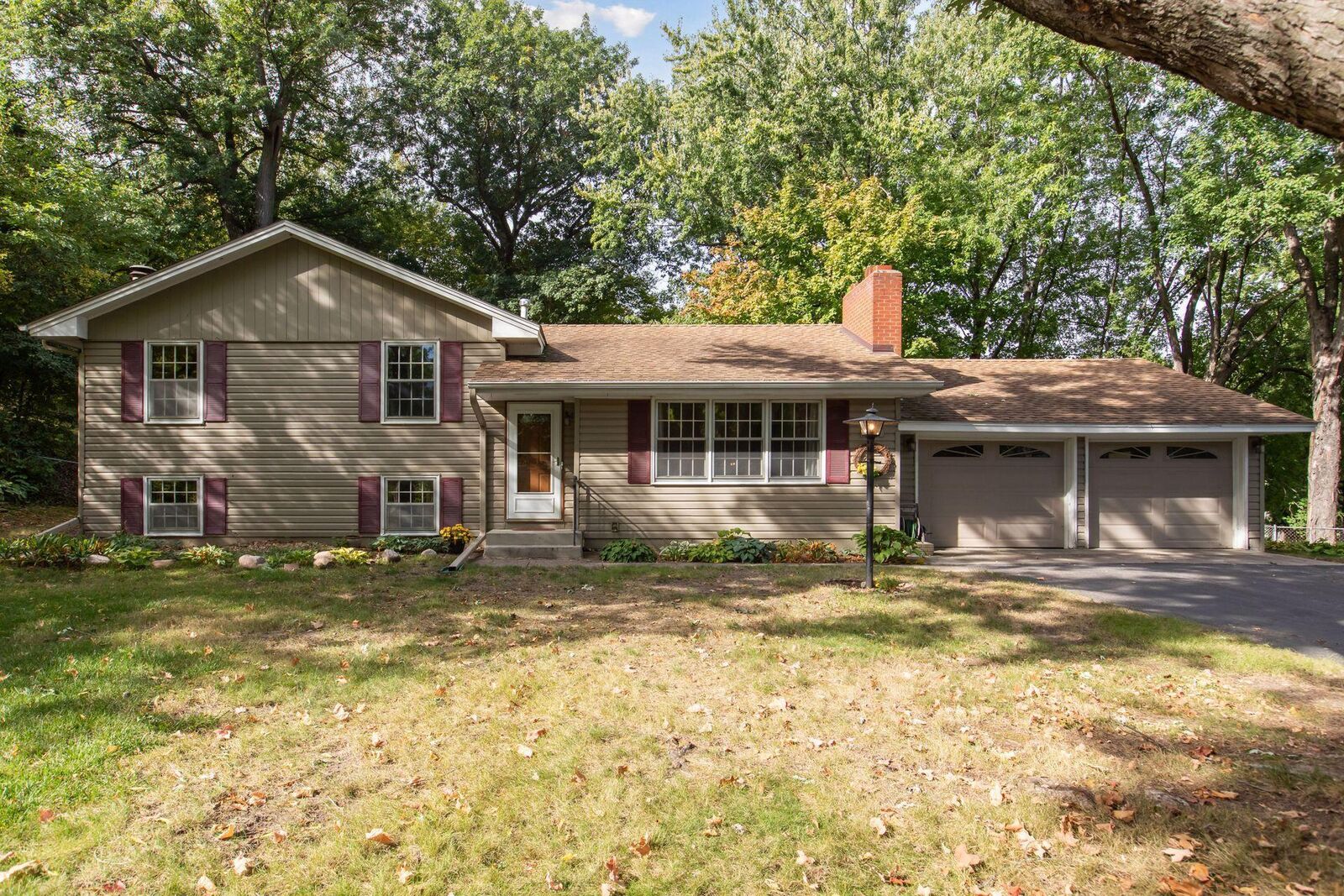 Property Photo: 3641 Boone Circle N MN 55427