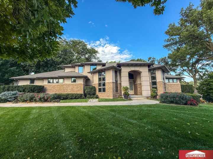 Property Photo: 1526 S 106 Street NE 68124