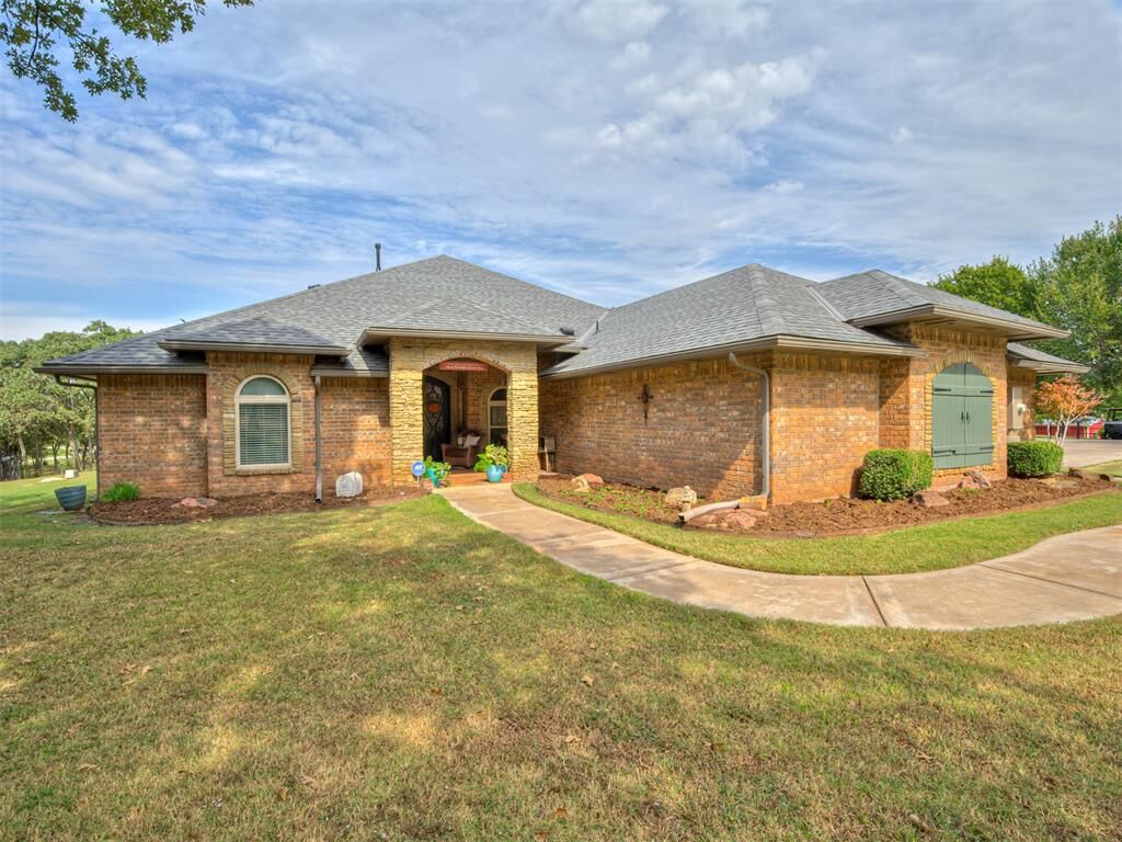 Property Photo: 13401 E 33rd Street OK 73049