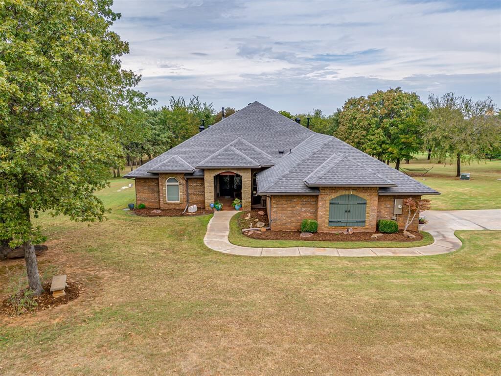 Property Photo: 13401 E 33rd Street OK 73049