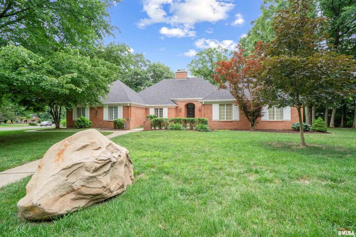 416 W Ravinwoods Road  Peoria IL 61615 photo