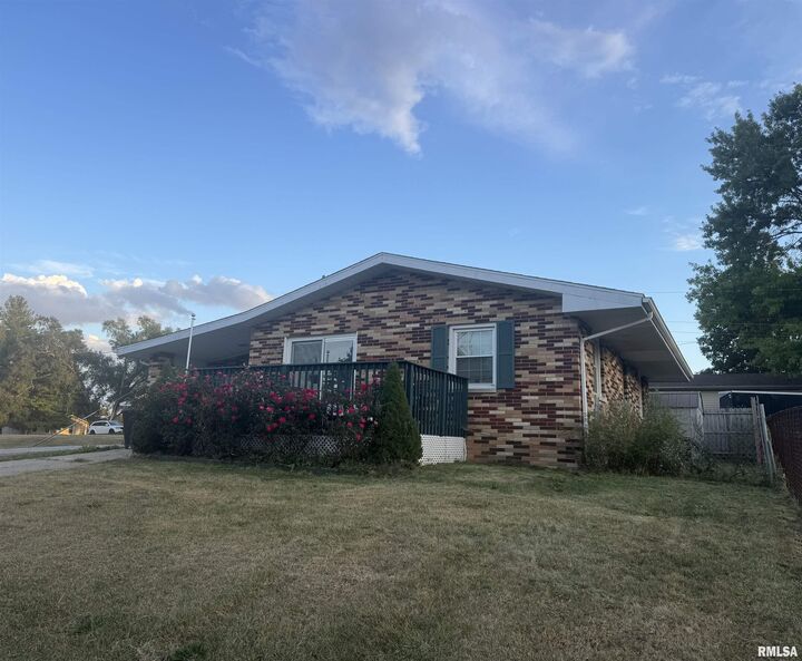 1140 E Myrtle Street  Canton IL 61520 photo