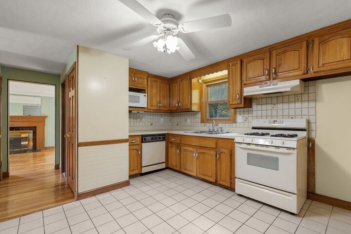 Property Photo:  26 Garden Pkwy  MA 02062