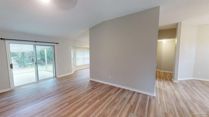 Property Photo: 7412 Woodmont Rd FL 32566