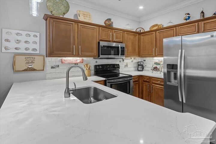 Property Photo: 2212 Hadleigh Hills Ct FL 32566