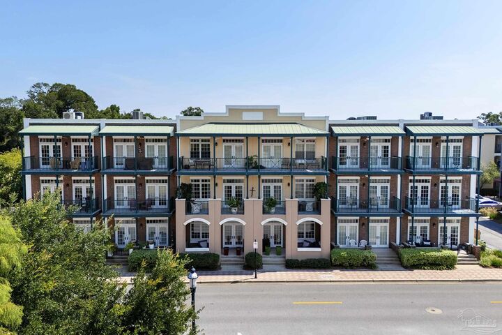 Property Photo: 415 E Romana St 104 FL 32502