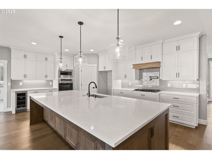 Property Photo: 402 NE 29th St WA 98604