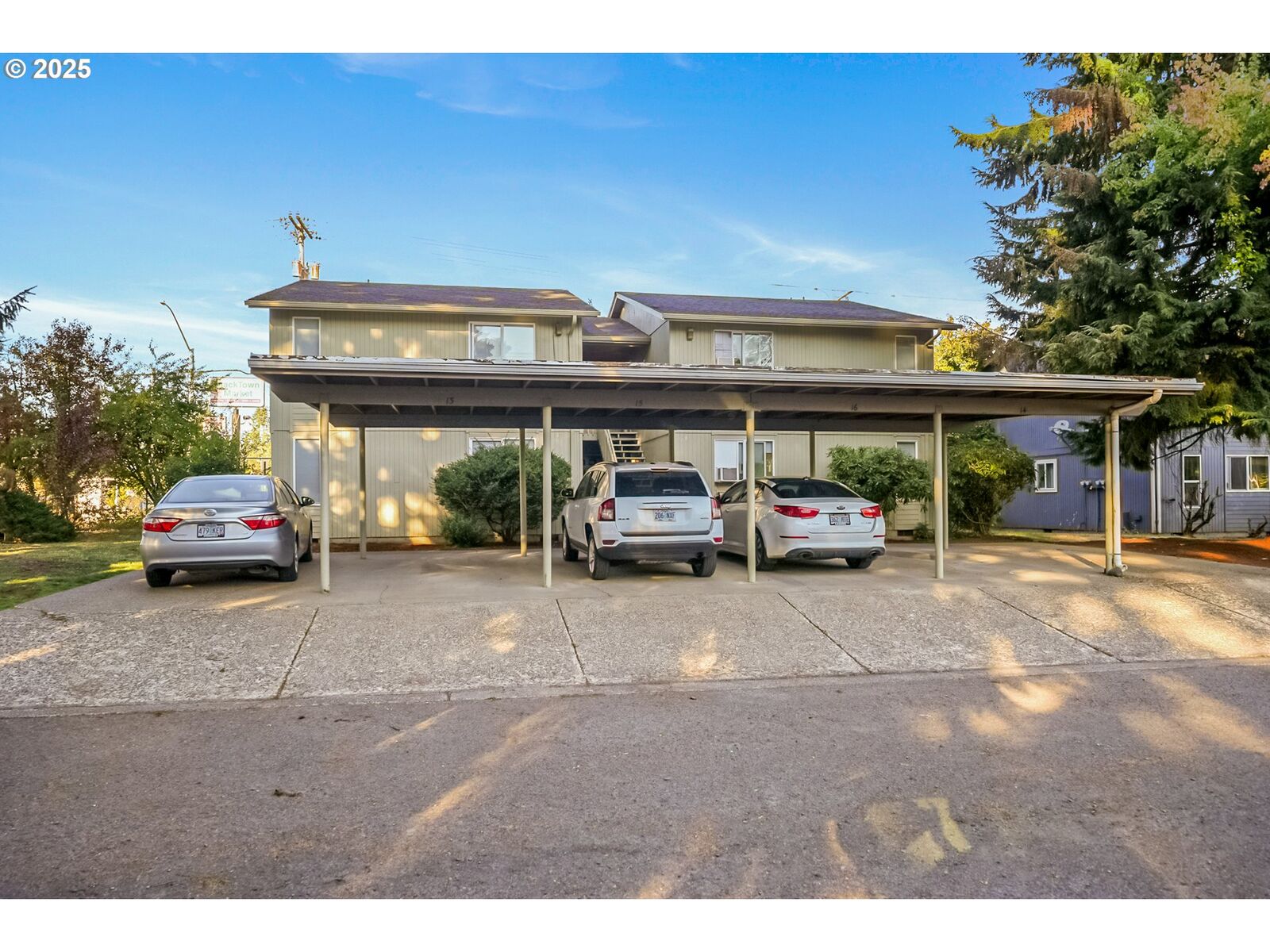 Property Photo:  5495 A St  OR 97478