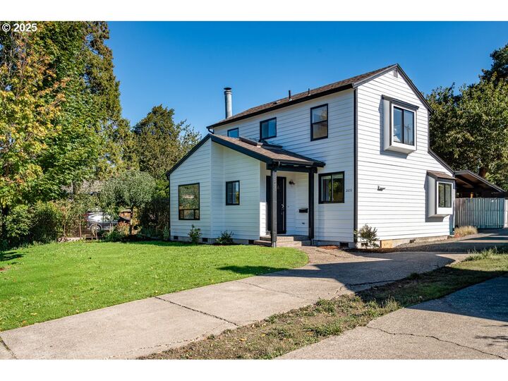 Property Photo:  2655 Harris St  OR 97405 