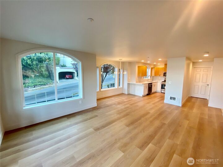 Property Photo:  1029  Belmont Avenue E 101  WA 98102