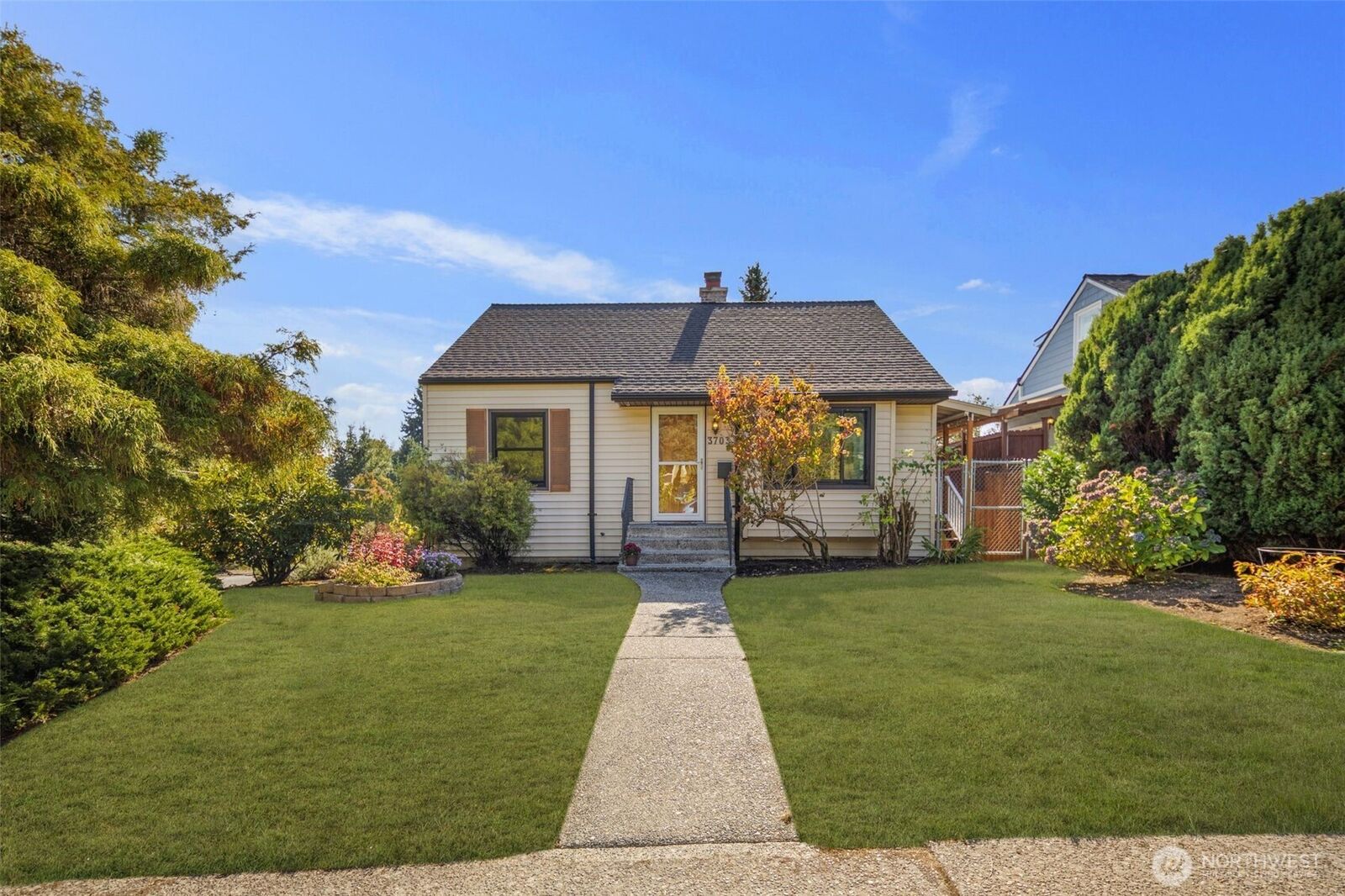 Property Photo:  3703 SW Tillman Street  WA 98126 