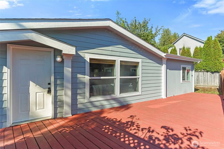 Property Photo:  6712 NE Geneva Street  WA 98392 