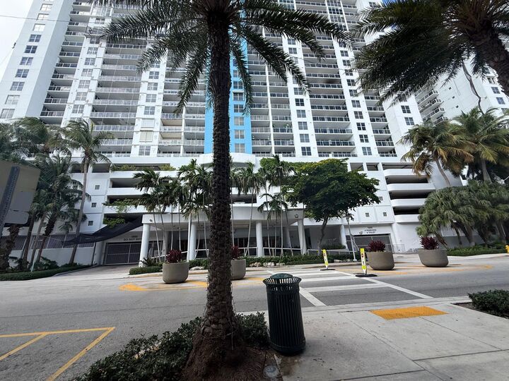 Property Photo: 1800 Sunset Harbou Drive 6 FL 33139