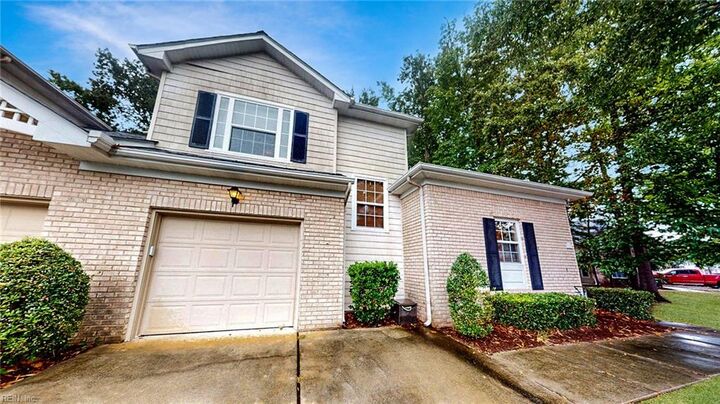 Property Photo: 1528 Long Parish Way VA 23320