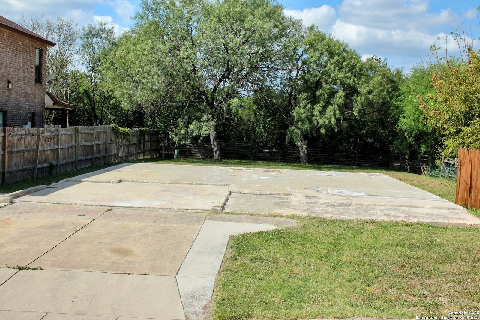Property Photo: 7142 Shady Elms TX 78240