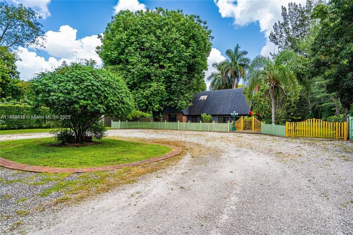 Property Photo: 6031 SW 82nd Ave FL 33143