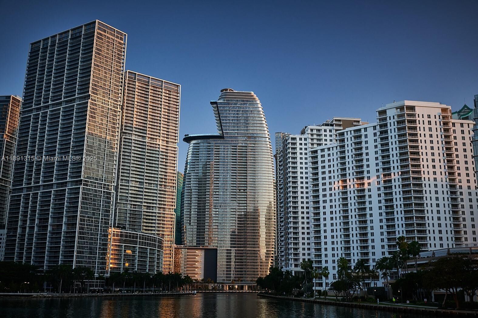 Property Photo:  300 Biscayne Boulevard Way 1705W  FL 33131 
