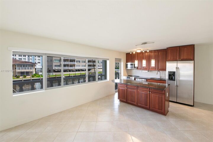Property Photo: 2881 NE 32nd St 221 FL 33306