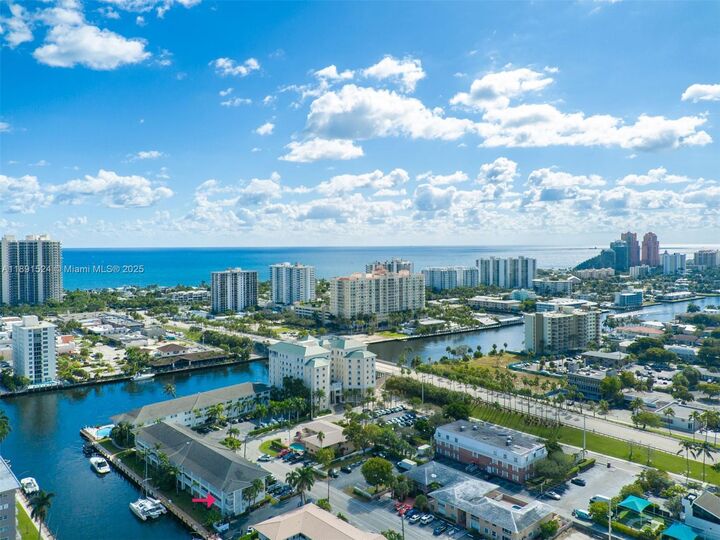 Property Photo: 2881 NE 32nd St 221 FL 33306