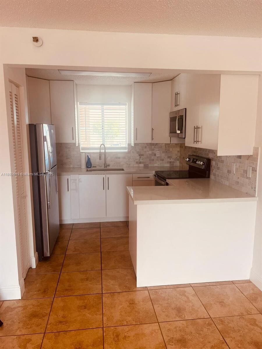 Property Photo: 7785 W 30th Ct F-210 FL 33018