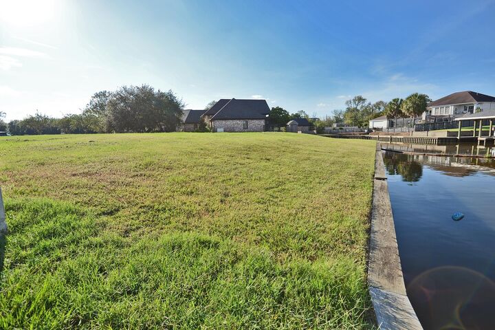 Property Photo: 1015 Drake Dr. TX 77611