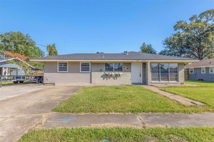 Property Photo: 1002 Maria Drive LA 70663