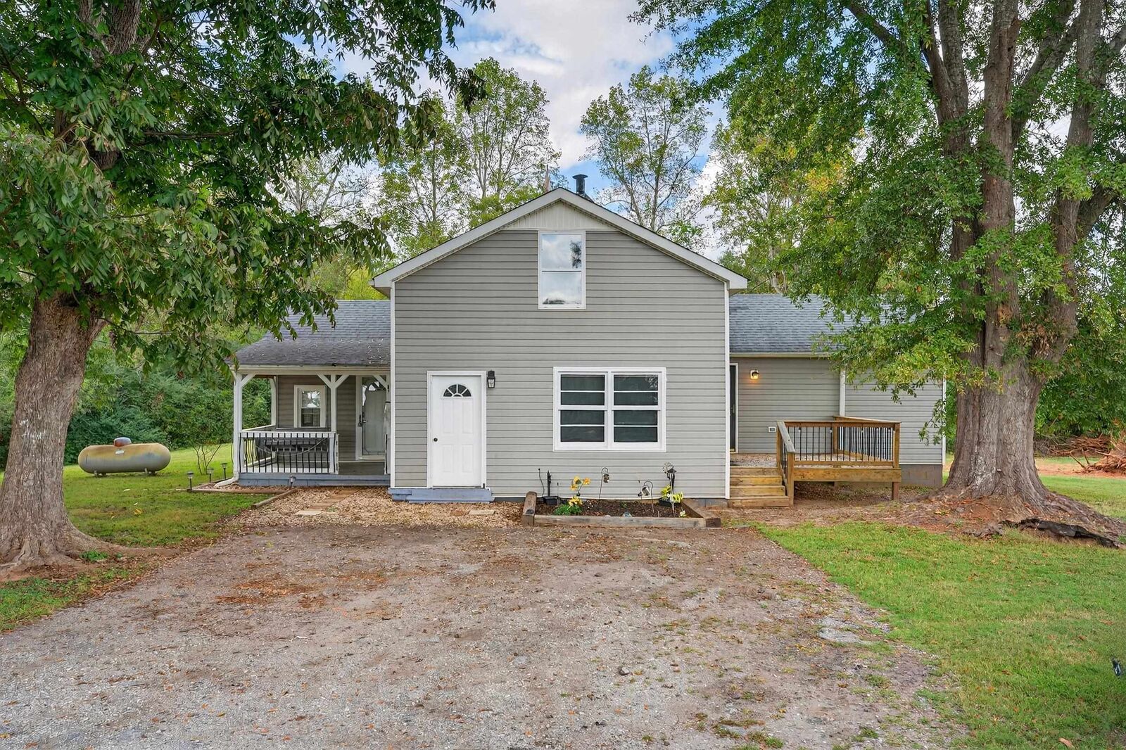 Property Photo: 185 Pooles Road SC 29341