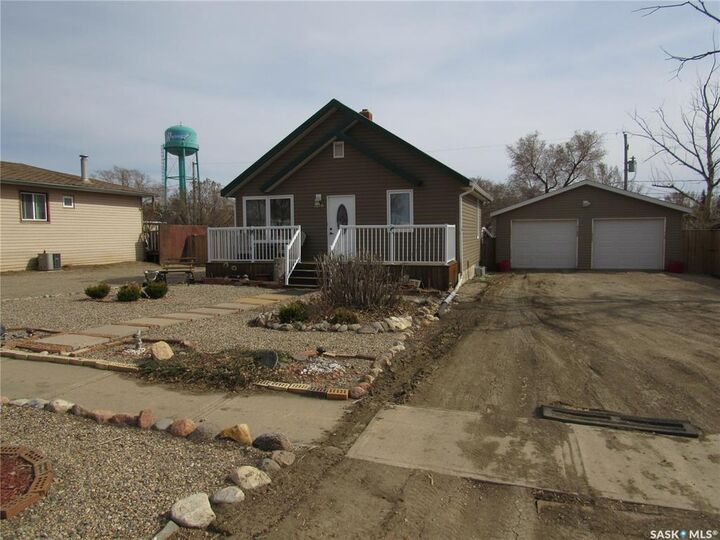 Property Photo: 206 7th Avenue W SK S0L 2V0